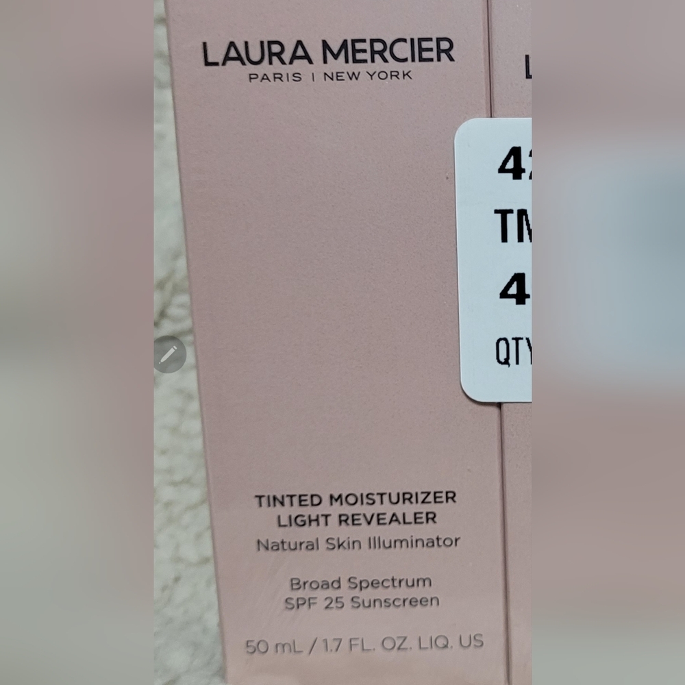 Laura Mercier Tinted Moisturizer Light Revealer Illuminator - Tawny 4w1